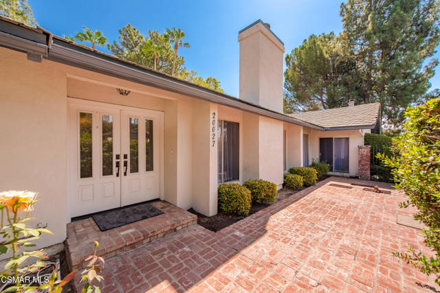 20027 Hiawatha Street, Chatsworth CA: https://media.crmls.org/mediaz/82498839-ee08-41e3-8d50-9b58192c2f83.jpg