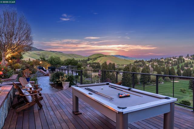 1121 Eagle Nest Ct, Danville CA: https://media.crmls.org/mediaz/8249a096-1816-4910-baf4-5c48c8e14ce9.jpg