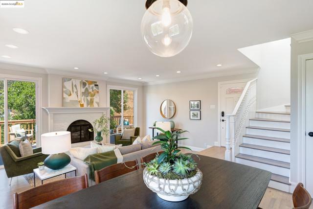 2 Cavendish Ln, Piedmont CA: https://media.crmls.org/mediaz/8249bb51-de3b-4a46-8276-fa805f20af4f.jpg