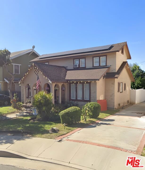 2423 11th Avenue, Los Angeles, California 90018, 4 Bedrooms Bedrooms, ,1 BathroomBathrooms,Single Family Residence,For Sale,11th,24429333