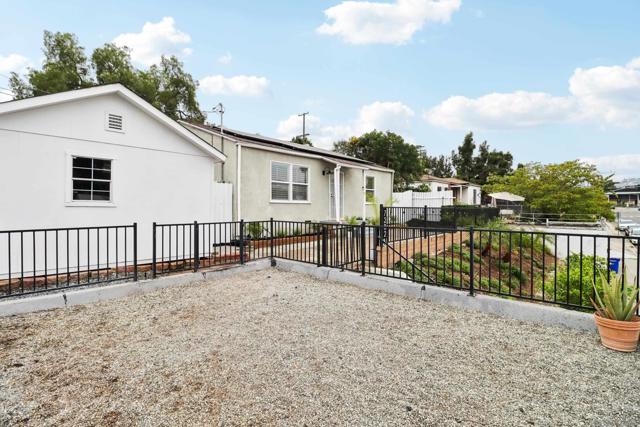 7282 University Ave, La Mesa CA: https://media.crmls.org/mediaz/8249cfd5-ba3a-4fb0-bde9-dda3de54c3b8.jpg
