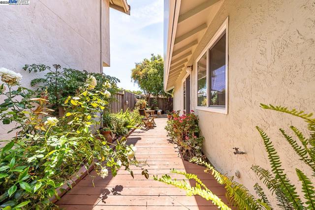 Image 38 of 54 For 32996 Soquel St
