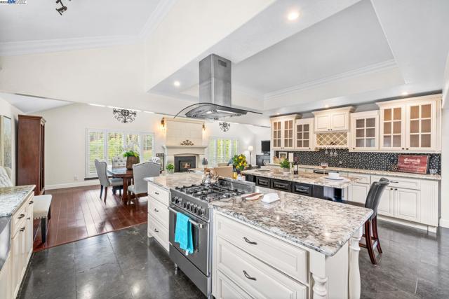 26928 Palomares Rd, Castro Valley CA: https://media.crmls.org/mediaz/824a261e-47a0-42ab-9601-4201413e7223.jpg