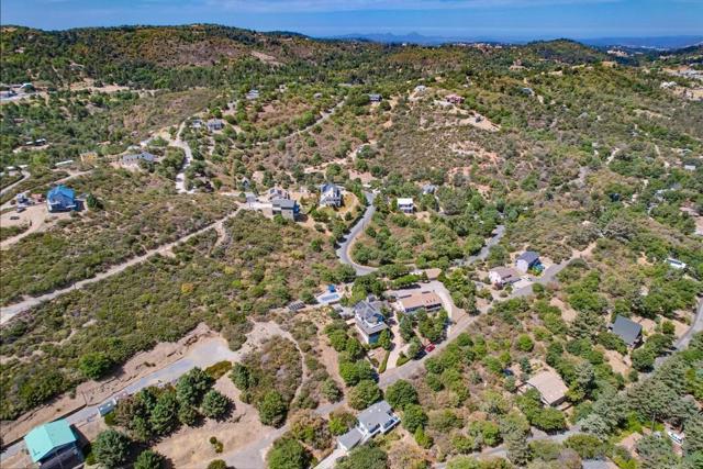 753 Ridgewood Dr, Julian CA: https://media.crmls.org/mediaz/824aab4b-3825-4baa-b6cc-38b49f0836eb.jpg