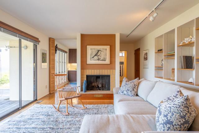 2952 Cuesta Way, Carmel CA: https://media.crmls.org/mediaz/824aaf32-29c2-4577-bec5-c98764d6a26a.jpg