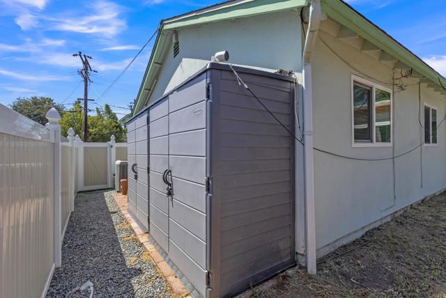 1545 Meadow, El Cajon CA: https://media.crmls.org/mediaz/824b2e09-6c80-4548-8d62-cee5ae51c8d2.jpg