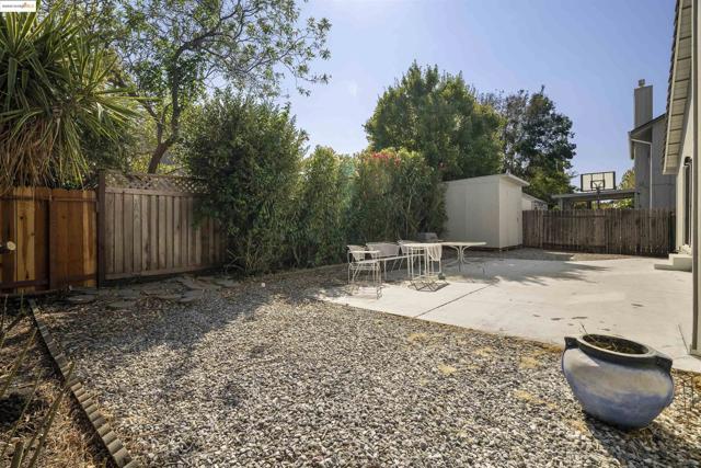 1031 Valley Oak Way, Fairfield CA: https://media.crmls.org/mediaz/824bf2c7-c48f-453d-b42a-d44691efccb3.jpg