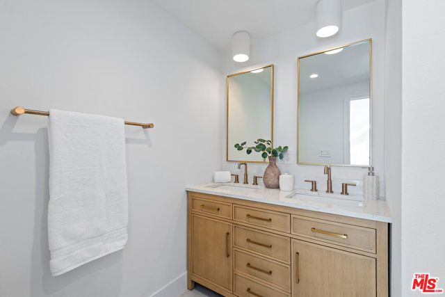 13234 Fiji Way, Marina del Rey CA: https://media.crmls.org/mediaz/824c45d9-46db-49c7-a8a1-bc326f37da5a.jpg