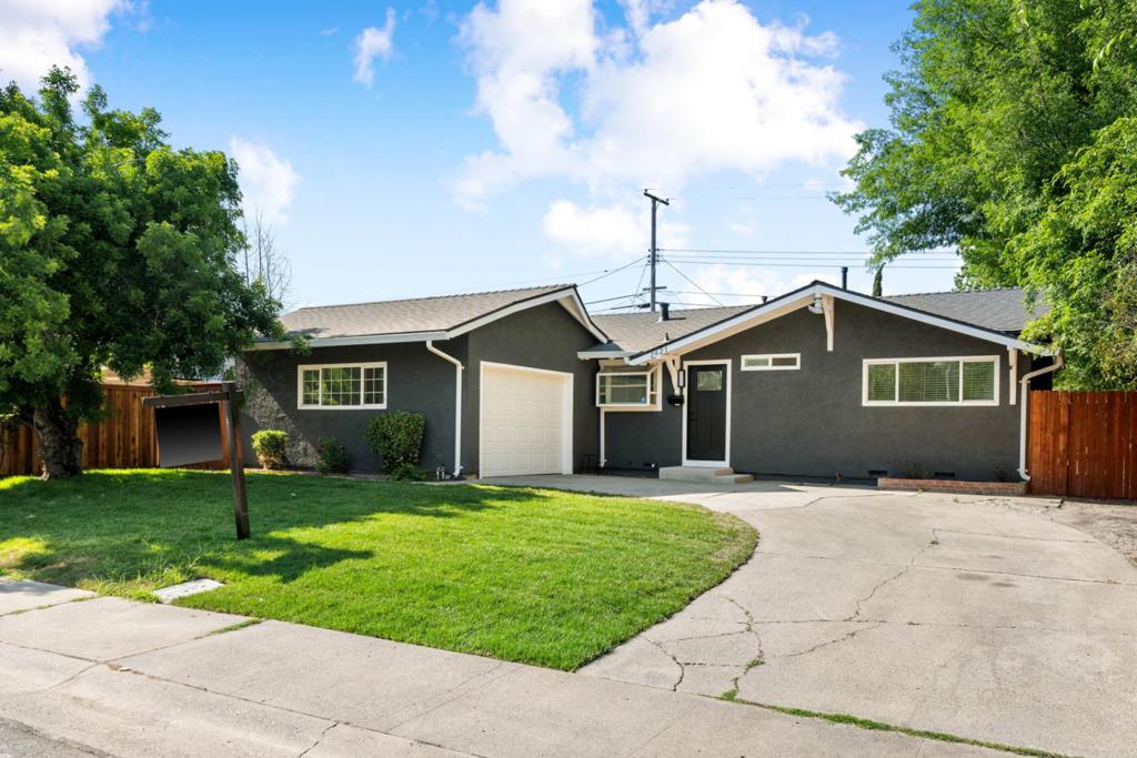 2621 Wood Violet Way