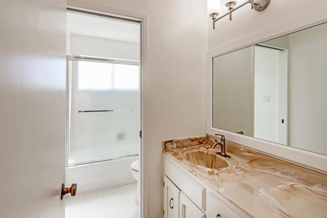 1121 Douglas Avenue, Burlingame CA: https://media.crmls.org/mediaz/824e420d-0bb8-4d3b-a239-10409df6f14e.jpg