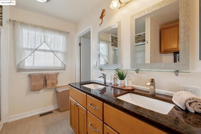 1034 Navellier St, El Cerrito CA: https://media.crmls.org/mediaz/824eb00a-fd8c-4e12-ba66-c753ad594aa4.jpg