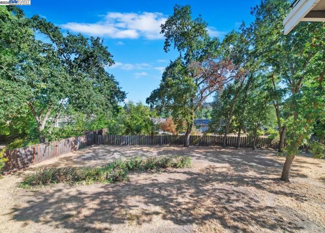 957 Ina Dr, Alamo CA: https://media.crmls.org/mediaz/824f0238-2c67-49da-aae0-18966441d76c.jpg