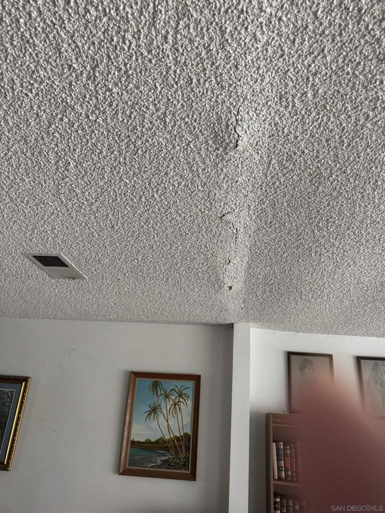 https://media.crmls.org/mediaz/824f396f-589b-40e7-9279-b96f3d8f2b9a.jpg?preset=X-Large