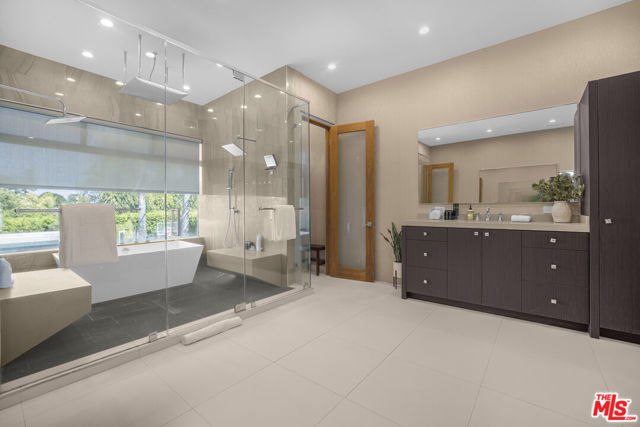 5304 Louise Avenue, Encino CA: https://media.crmls.org/mediaz/824f8696-5e8f-4bc0-834b-fb07cf87d8f5.jpg