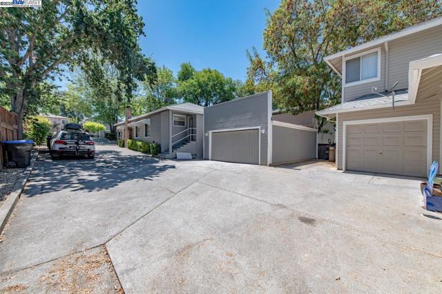 3939 Vineyard Ave, Pleasanton CA: https://media.crmls.org/mediaz/824fb26e-cb37-47bc-a0b8-65e52daa3123.jpg