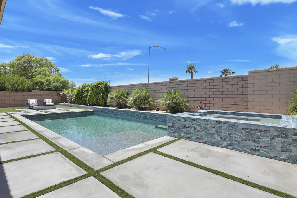 41399 Manchester Street