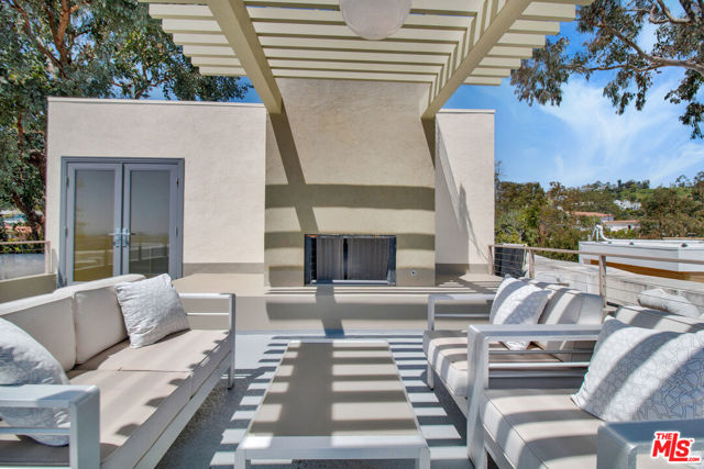 9892 BEVERLY GROVE Drive, Beverly Hills CA: https://media.crmls.org/mediaz/82508b8d-0fc0-4f9c-9d34-850370d03629.jpg