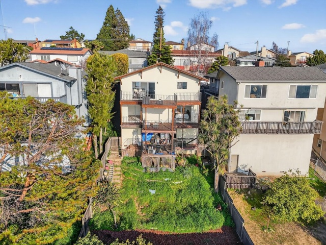 16605 Rolando Ave, Castro Valley CA: https://media.crmls.org/mediaz/82517ca2-a24d-49b1-930d-8b4701d1f5f8.jpg