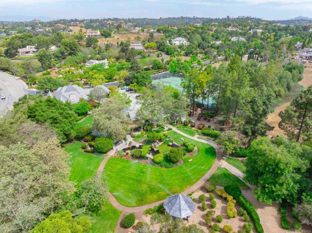 1964 Tracy Ct, Fallbrook CA: https://media.crmls.org/mediaz/8251b9dd-40a7-4cd9-bbf8-94df6fbb69b8.jpg