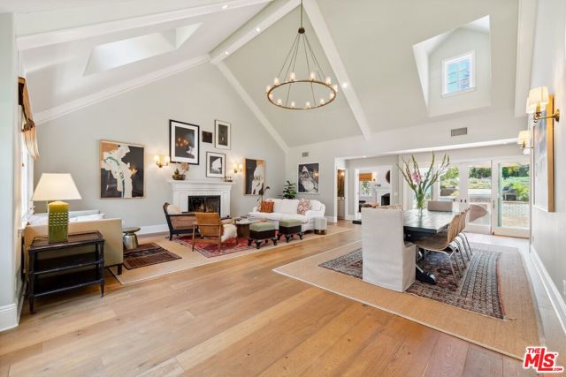 4714 Balboa Avenue, Encino CA: https://media.crmls.org/mediaz/825321ae-57c7-4f31-81da-4a4133503645.jpg