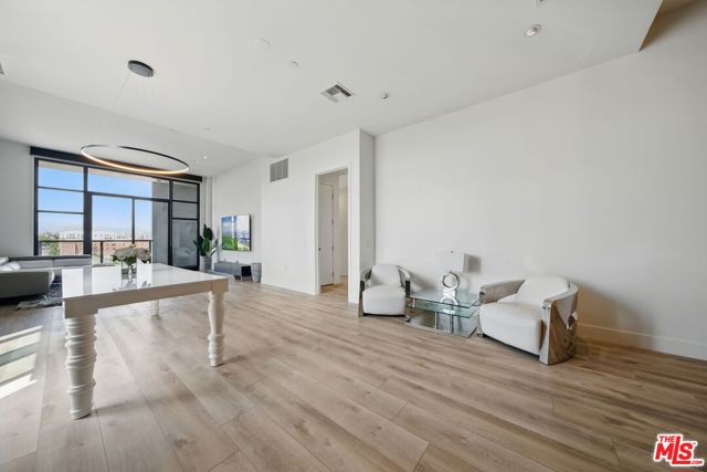 3223 W 6th Street, Los Angeles CA: https://media.crmls.org/mediaz/825332be-59da-49e5-bc64-28203e41e224.jpg