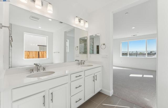 1062 Bradbury Dr, Discovery Bay CA: https://media.crmls.org/mediaz/82533e33-42be-44c2-bee8-39c33adcb965.jpg
