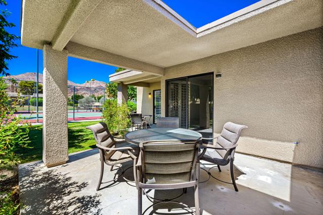 72499 Sandstone Lane, Palm Desert CA: https://media.crmls.org/mediaz/8253fcfa-4587-40b0-a089-721b166800f1.jpg