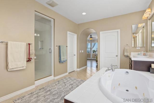 5029 Medalist Ct, Oceanside CA: https://media.crmls.org/mediaz/82545d42-33ae-4932-bed8-92c00fd72136.jpg