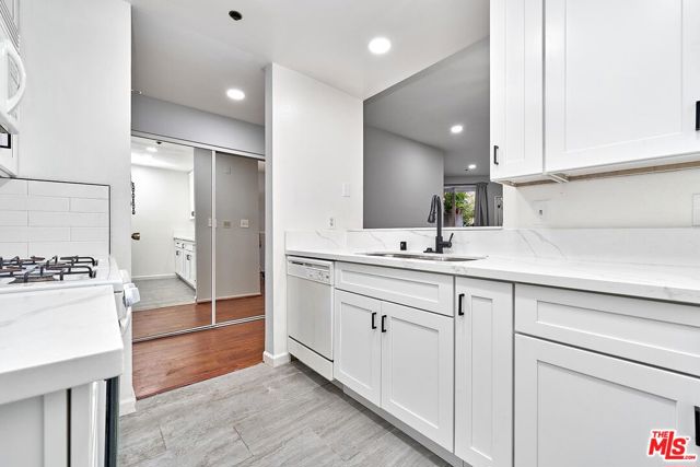 525 S Berendo Street, Los Angeles CA: https://media.crmls.org/mediaz/8254e82b-b057-4afb-a394-71ec9d850de0.jpg