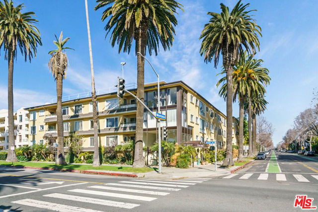 757 OCEAN Avenue 101 Santa Monica, California Welcome home to where the Pacific Ocean is your neighbor. Completely renovated in 2019, this 2 bedroom/ 2 bath corner unit located North of Montana Ave is a perfect place to view the Santa Monica Mountains and take in the ocean sunrises and sunsets. Enjoy a stroll across the street at Palisades Park or take a refreshing dip at the pool within the complex. The choices are endless when living the beach lifestyle. Shopping and dining are just a walk away on Montana Ave. With an open floor plan, this rare gem is the perfect place to host guests.