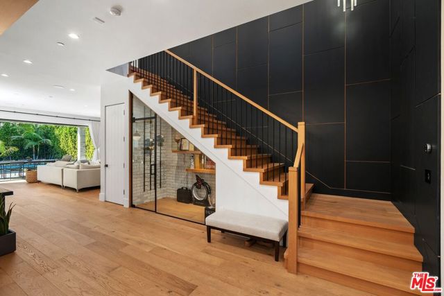 4937 Rubio Avenue, Encino CA: https://media.crmls.org/mediaz/825512a4-fbf0-4072-a831-58d92d2de60c.jpg