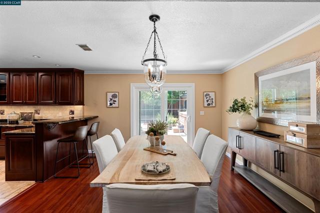 3628 Portsmouth Ct, Pleasanton CA: https://media.crmls.org/mediaz/82557a5d-6f8e-4243-9e12-c614ac050741.jpg