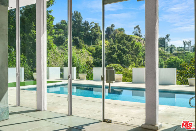 2442 Green View Place, Los Angeles CA: https://media.crmls.org/mediaz/8255f286-6e76-4c87-a9d6-bcc1face6989.jpg
