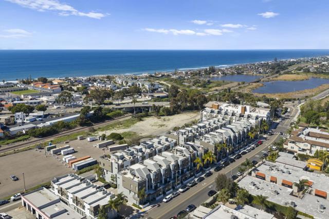 Detail Gallery Image 44 of 57 For 2563 State St, Carlsbad,  CA 92008 - 2 Beds | 2/2 Baths