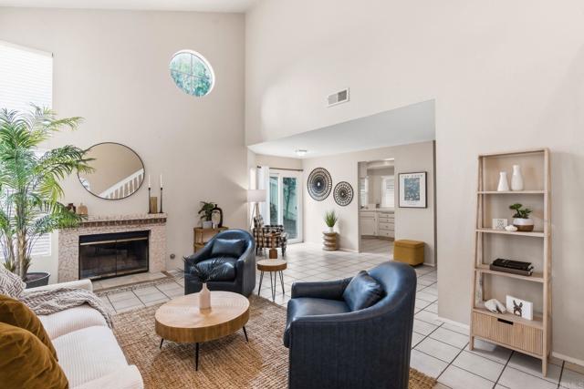 Detail Gallery Image 2 of 26 For 609 Mustang Glen, Escondido,  CA 92027 - 3 Beds | 2/1 Baths