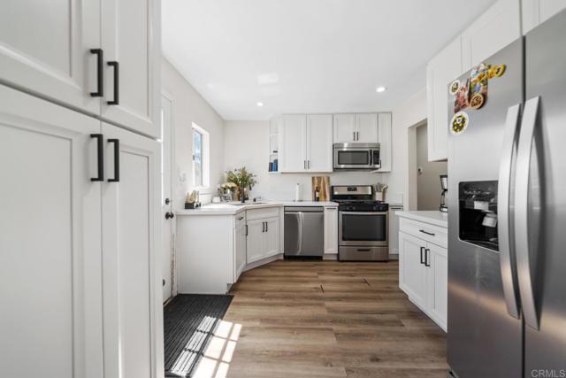 Image 3 of 34 For 2330 Di Foss Street