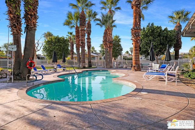 17555 Corkill Rd, Desert Hot Springs CA: https://media.crmls.org/mediaz/82569c36-5ebe-4b7d-9ab6-46e05a180202.jpg