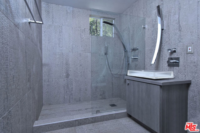 14892 Jadestone Drive, Sherman Oaks CA: https://media.crmls.org/mediaz/8256a2f3-b507-4e28-ad89-dea53aac83bd.jpg