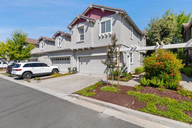 271 Washington Drive, Brentwood CA: https://media.crmls.org/mediaz/8256c32e-5c9a-47cf-9a37-c3adbe15e682.jpg