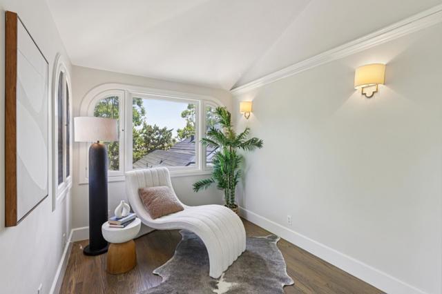 2404 Hillside Drive, Burlingame CA: https://media.crmls.org/mediaz/8256e491-769b-4f41-88ab-cf90019d18f3.jpg