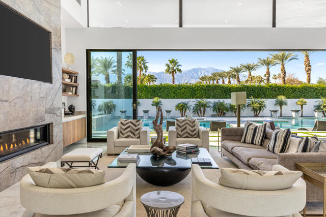 1 Bravo Court, Rancho Mirage CA: https://media.crmls.org/mediaz/8257f600-8699-414c-a11c-93954b2dfd2b.jpg