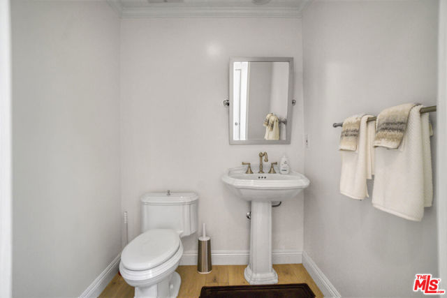 11974 Mayfield Avenue, Los Angeles CA: https://media.crmls.org/mediaz/82580577-792b-4f74-923e-63317f0879df.jpg