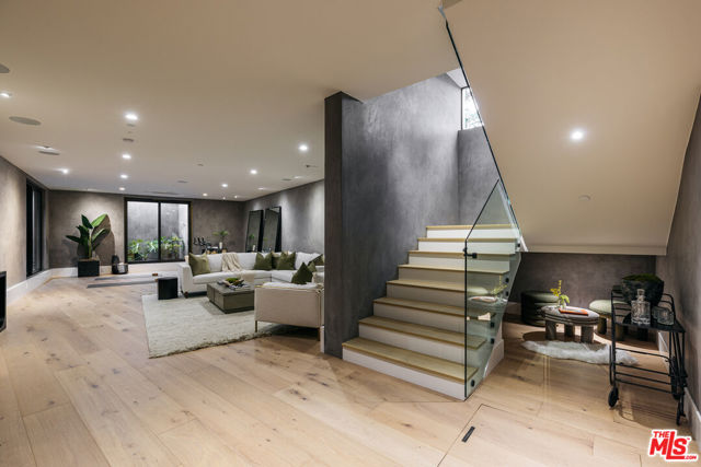 5988 W 76th Street, Los Angeles CA: https://media.crmls.org/mediaz/82588fe2-459b-4105-9e43-e9233aafa9fa.jpg