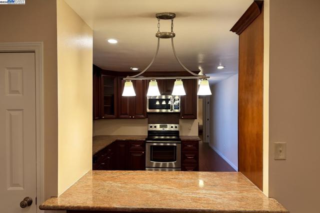 167 Kona Cir, Union City CA: https://media.crmls.org/mediaz/8258a6f0-a14f-4e94-a6d2-15e469cc2e67.jpg