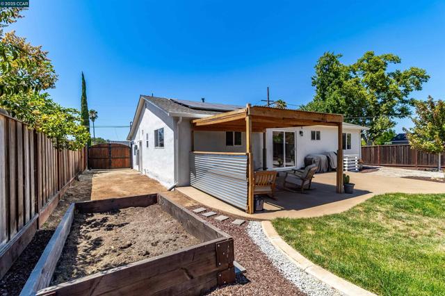 1349 Montana Dr, Concord CA: https://media.crmls.org/mediaz/8258b962-27b4-406f-bcb0-143c0505829c.jpg