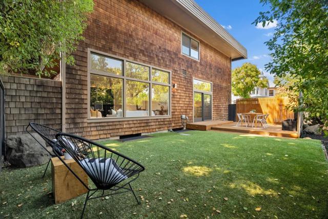 498 Fulton Street, Palo Alto CA: https://media.crmls.org/mediaz/8258d24f-501a-4dba-aae2-33008fcf9dbb.jpg