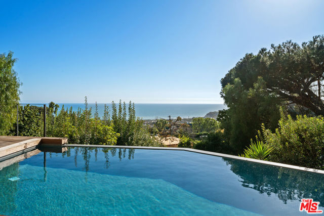 23812 Malibu Crest Drive, Malibu CA: https://media.crmls.org/mediaz/82594a81-87b5-4a59-8f8d-5ffa4a3e6027.jpg