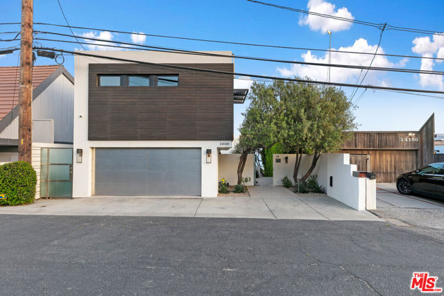 24146 Malibu Road, Malibu CA: https://media.crmls.org/mediaz/82595f26-8f53-46ce-8eba-0787e879442f.jpg