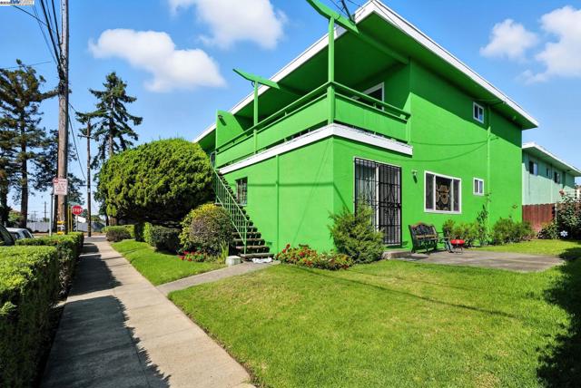 3101 61St Ave, Oakland CA: https://media.crmls.org/mediaz/8259620f-8395-494e-ad1e-8808e5990274.jpg