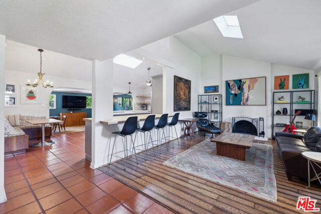 29429 Trailway Lane, Agoura Hills CA: https://media.crmls.org/mediaz/8259c05b-0530-4ca6-b56a-ee78a38e91a9.jpg